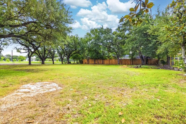 5027 S Braeswood Boulevard, Houston, TX 77096