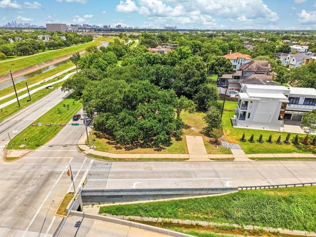 5027 S Braeswood Boulevard, Houston, TX 77096
