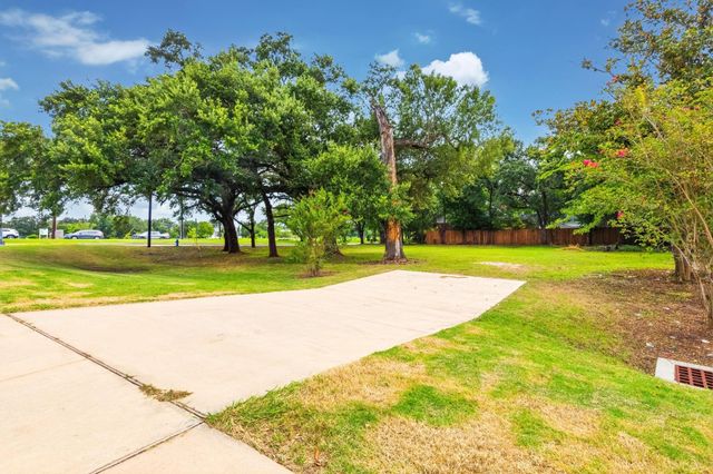 5027 S Braeswood Boulevard, Houston, TX 77096