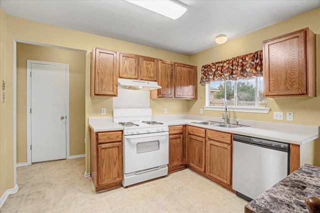 203 Pheasant TRL, Bastrop, TX 78602