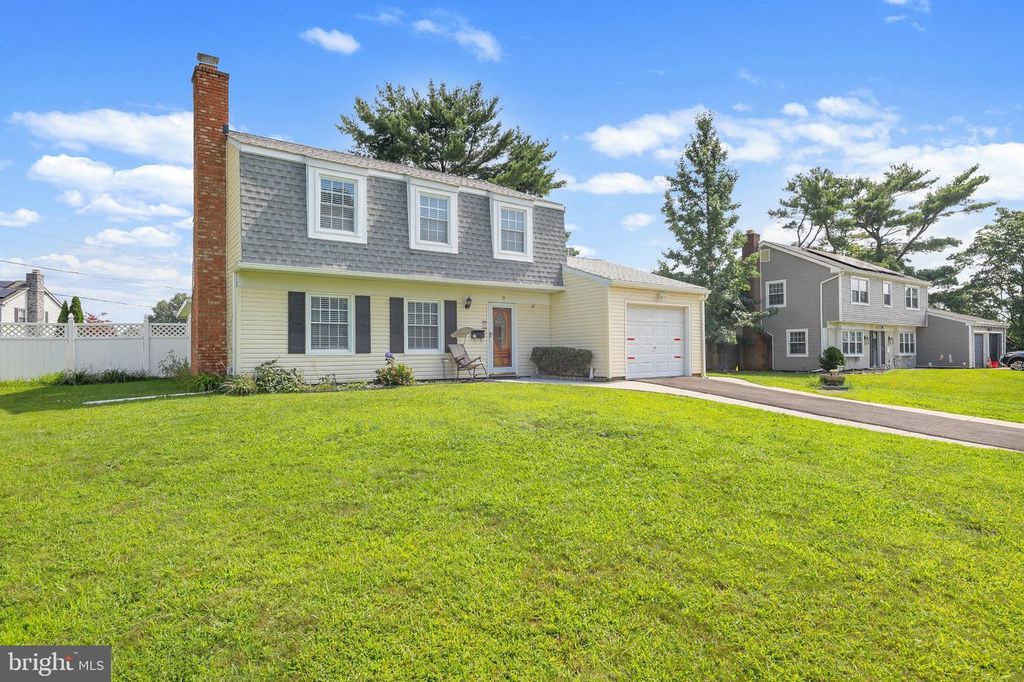 27 TOLEDO LN, WILLINGBORO, NJ 08046 — exterior