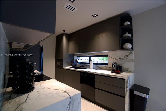 2155 SW 25th Ter, Miami, FL 33133