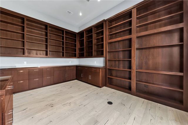 4718 Miramont Circle, Bryan, TX 77802