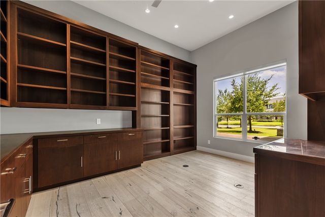 4718 Miramont Circle, Bryan, TX 77802