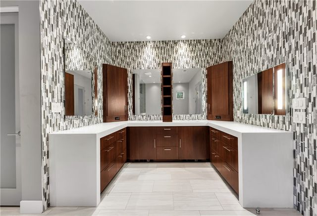 4718 Miramont Circle, Bryan, TX 77802