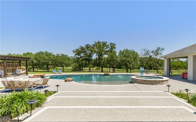 4718 Miramont Circle, Bryan, TX 77802