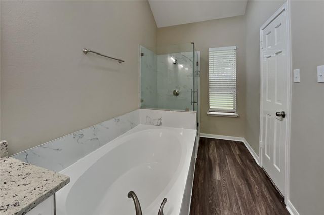 702 Fernglade Drive, Richmond, TX 77406