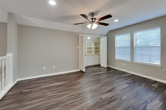702 Fernglade Drive, Richmond, TX 77406