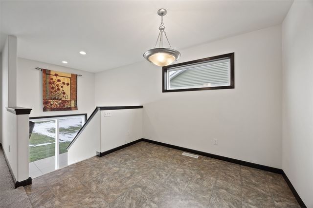 3825 Whitman Ave, Marion, IA 52302