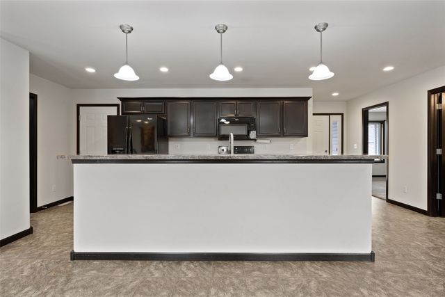 3825 Whitman Ave, Marion, IA 52302