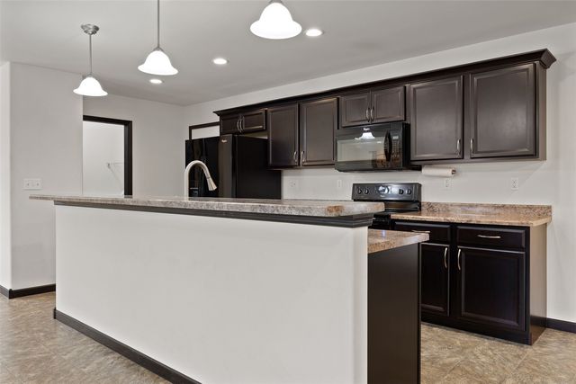 3825 Whitman Ave, Marion, IA 52302