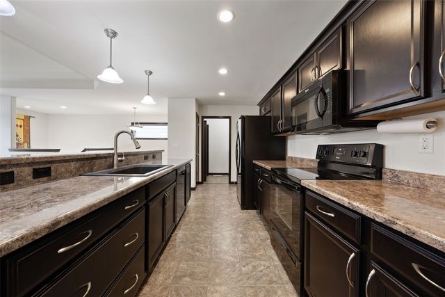 3825 Whitman Ave, Marion, IA 52302