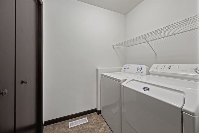 3825 Whitman Ave, Marion, IA 52302