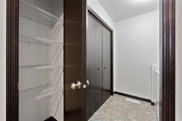 3825 Whitman Ave, Marion, IA 52302