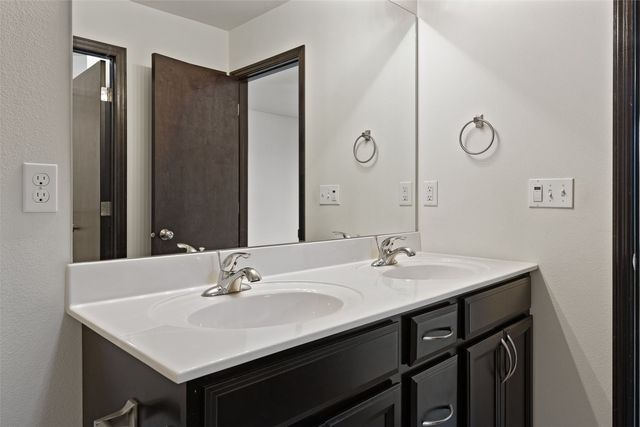 3825 Whitman Ave, Marion, IA 52302