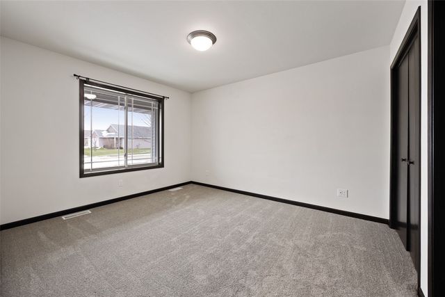 3825 Whitman Ave, Marion, IA 52302