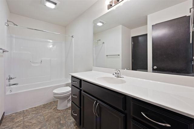 3825 Whitman Ave, Marion, IA 52302