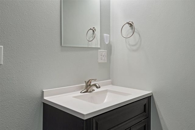 3825 Whitman Ave, Marion, IA 52302