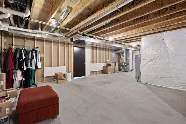 3825 Whitman Ave, Marion, IA 52302