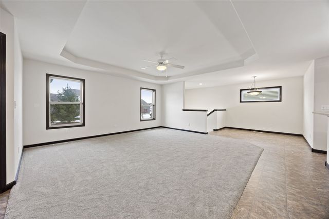 3825 Whitman Ave, Marion, IA 52302