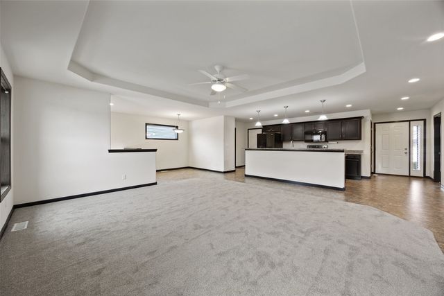 3825 Whitman Ave, Marion, IA 52302