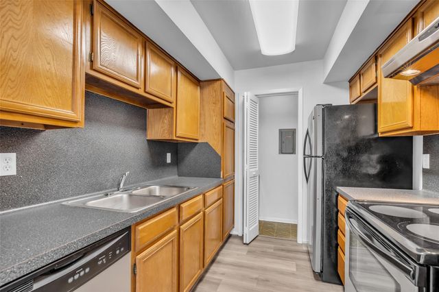 2025 Augusta Drive 304, Houston, TX 77057