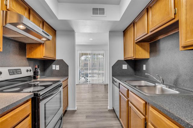 2025 Augusta Drive 304, Houston, TX 77057