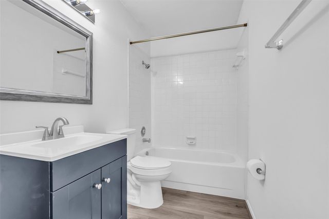 2025 Augusta Drive 304, Houston, TX 77057