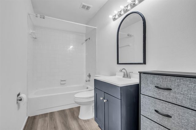 2025 Augusta Drive 304, Houston, TX 77057