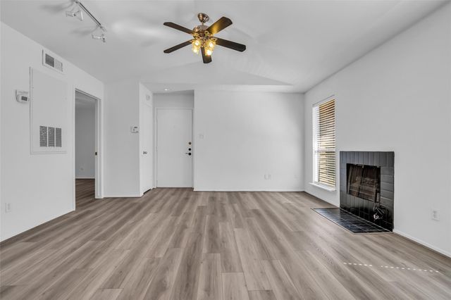 2025 Augusta Drive 304, Houston, TX 77057