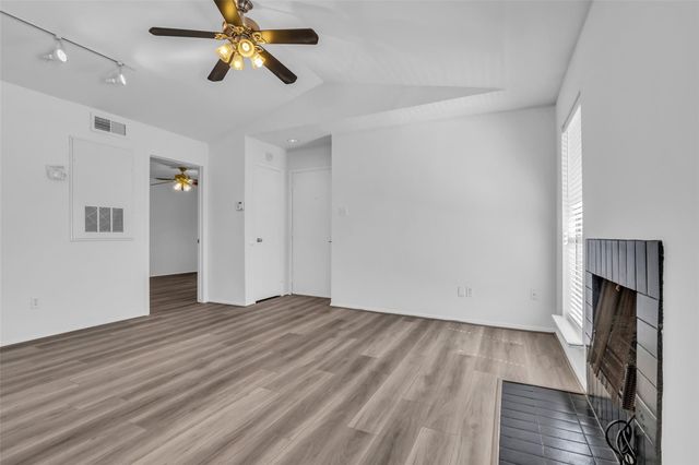 2025 Augusta Drive 304, Houston, TX 77057