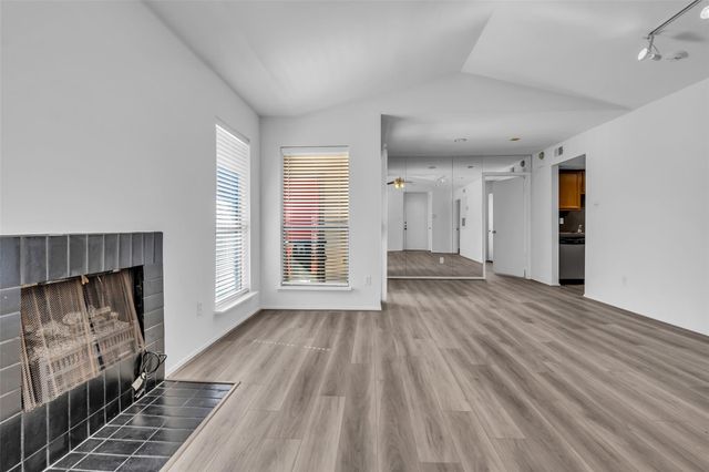 2025 Augusta Drive 304, Houston, TX 77057