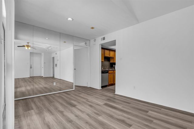 2025 Augusta Drive 304, Houston, TX 77057