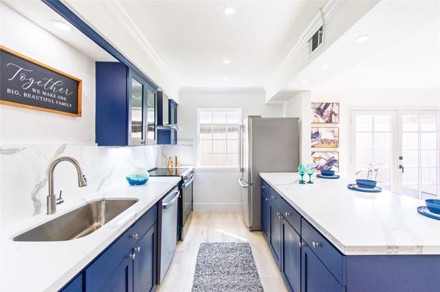 5805 Valley Forge Drive 96, Houston, TX 77057