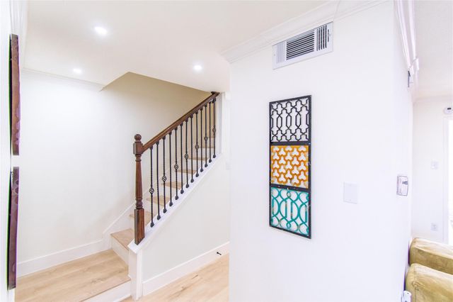 5805 Valley Forge Drive 96, Houston, TX 77057