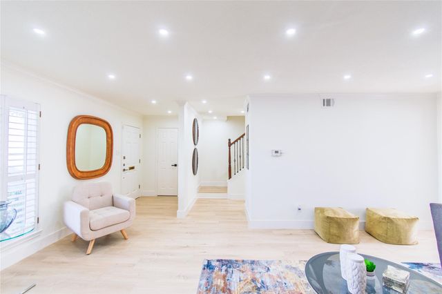 5805 Valley Forge Drive 96, Houston, TX 77057