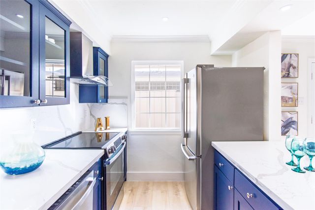 5805 Valley Forge Drive 96, Houston, TX 77057