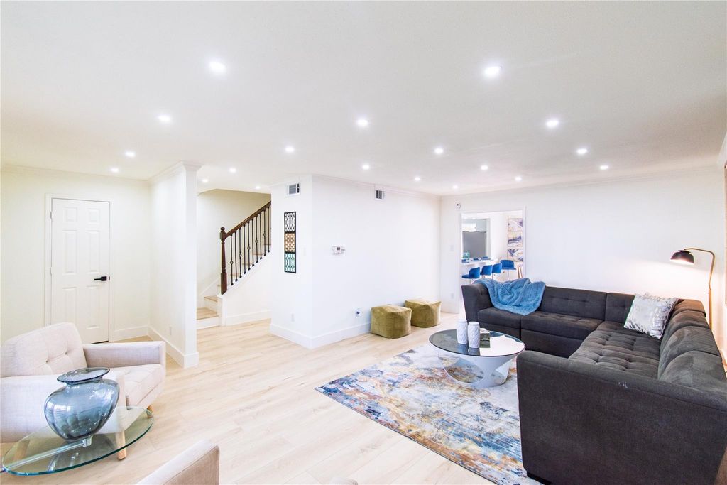 5805 Valley Forge Drive 96, Houston, TX 77057