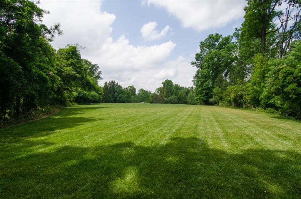 Image 13 of property listing at 2100 West Wesley Road, Atlanta, GA 30327