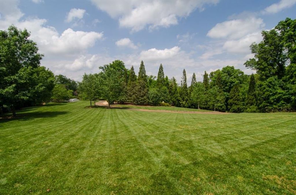 Image 14 of property listing at 2100 West Wesley Road, Atlanta, GA 30327