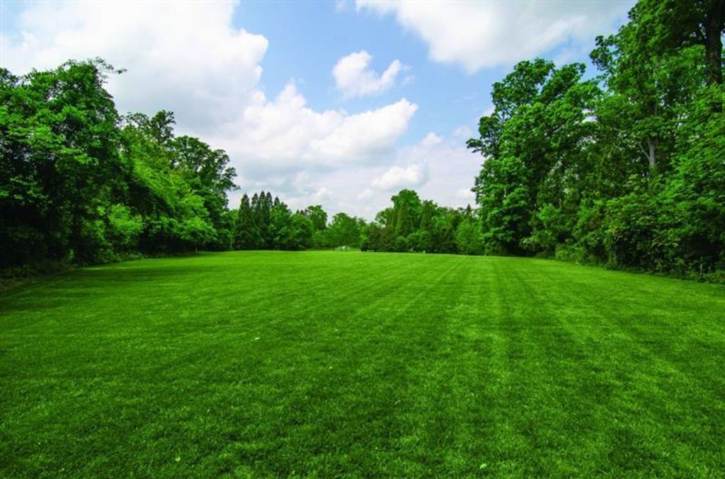 Image 16 of property listing at 2100 West Wesley Road, Atlanta, GA 30327