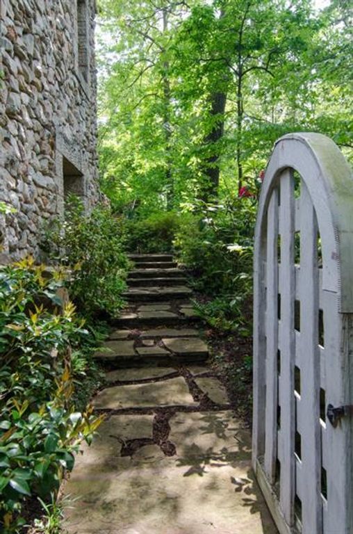 Image 22 of property listing at 2100 West Wesley Road, Atlanta, GA 30327