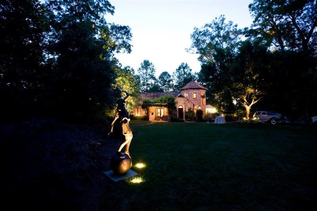 Image 25 of property listing at 2100 West Wesley Road, Atlanta, GA 30327