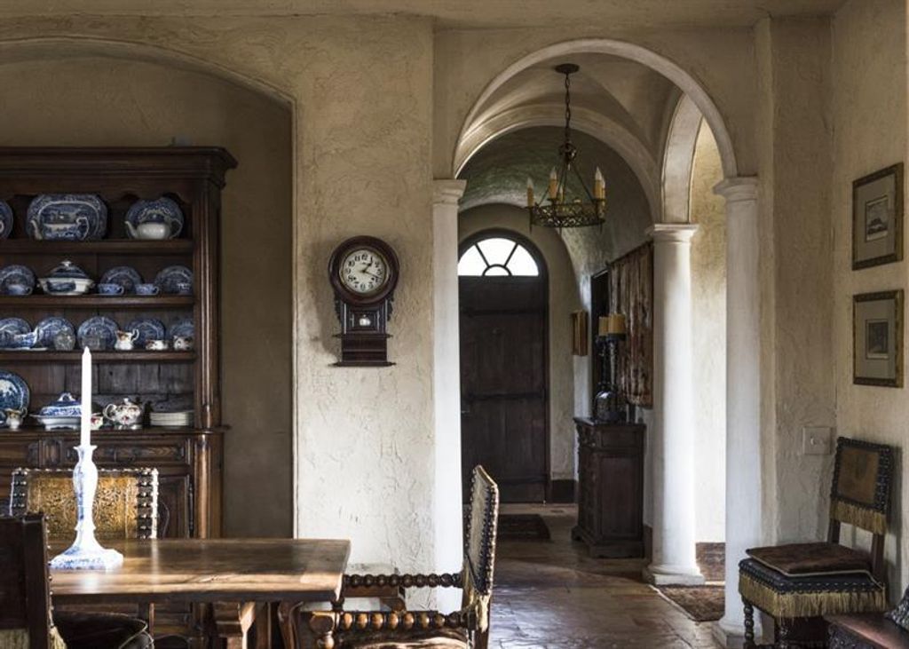 Image 26 of property listing at 2100 West Wesley Road, Atlanta, GA 30327