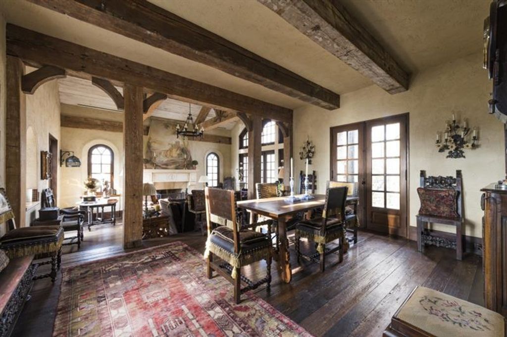 Image 29 of property listing at 2100 West Wesley Road, Atlanta, GA 30327