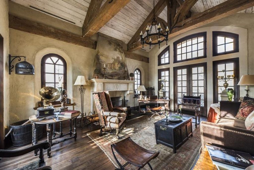 Image 30 of property listing at 2100 West Wesley Road, Atlanta, GA 30327