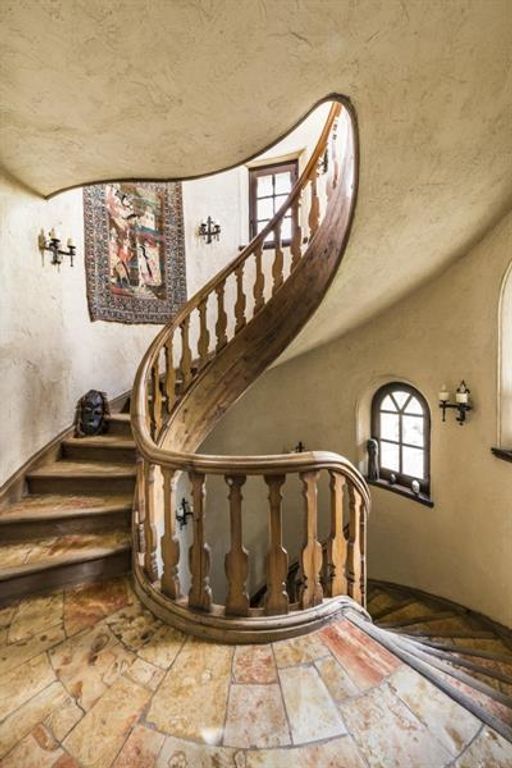 Image 32 of property listing at 2100 West Wesley Road, Atlanta, GA 30327