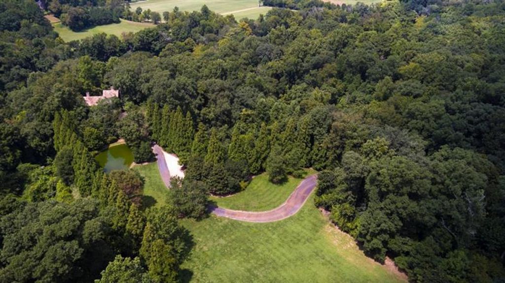 Image 44 of property listing at 2100 West Wesley Road, Atlanta, GA 30327