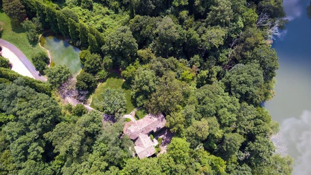 Image 52 of property listing at 2100 West Wesley Road, Atlanta, GA 30327