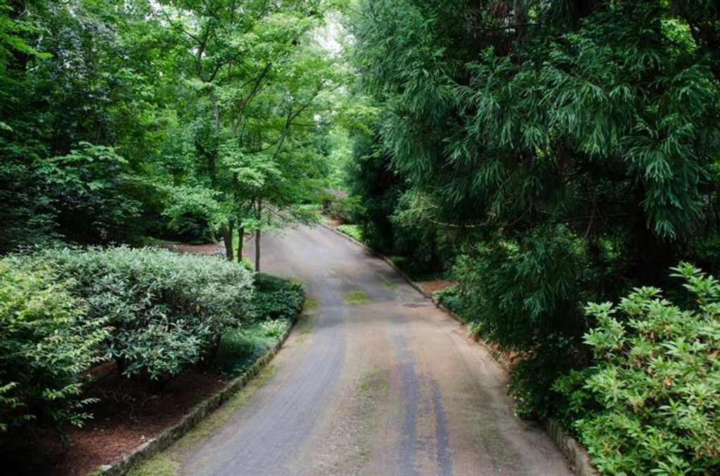 Image 6 of property listing at 2100 West Wesley Road, Atlanta, GA 30327